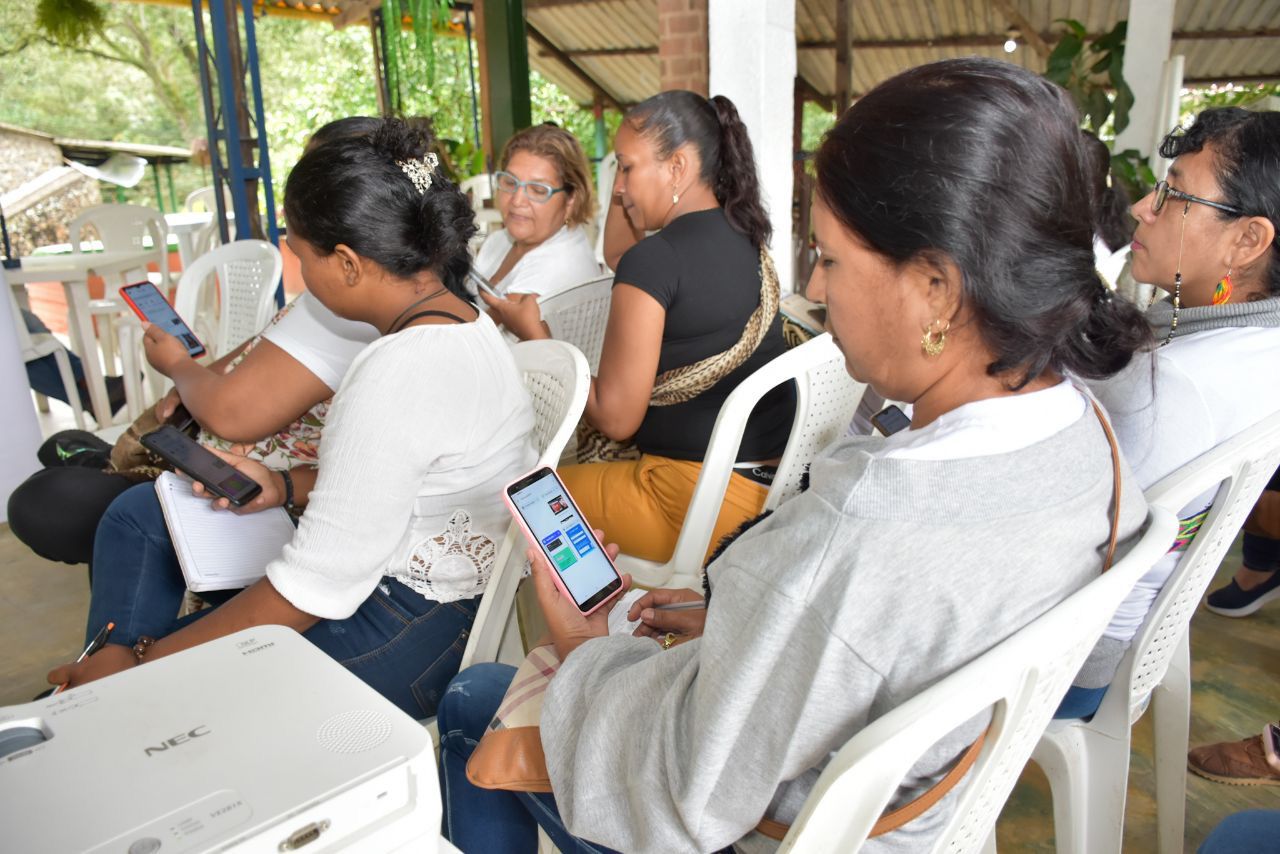 Alcaldía de Santa Marta y MinTIC capacitaron a lideresas de Minca en cursos de empoderamiento digital