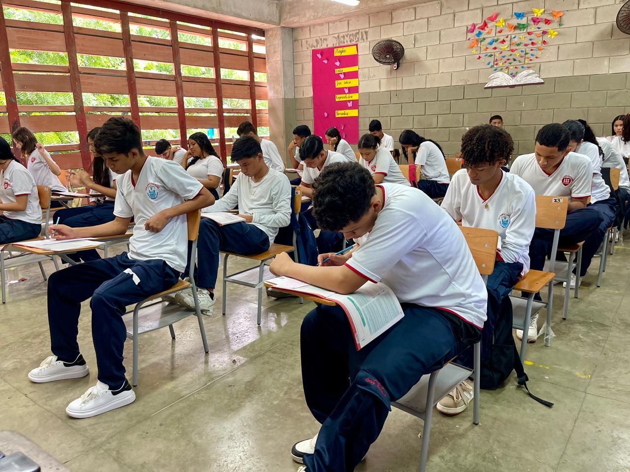 Más de 4.800 estudiantes de 11° del sector oficial de Santa Marta realizan simulacro de las Pruebas Saber