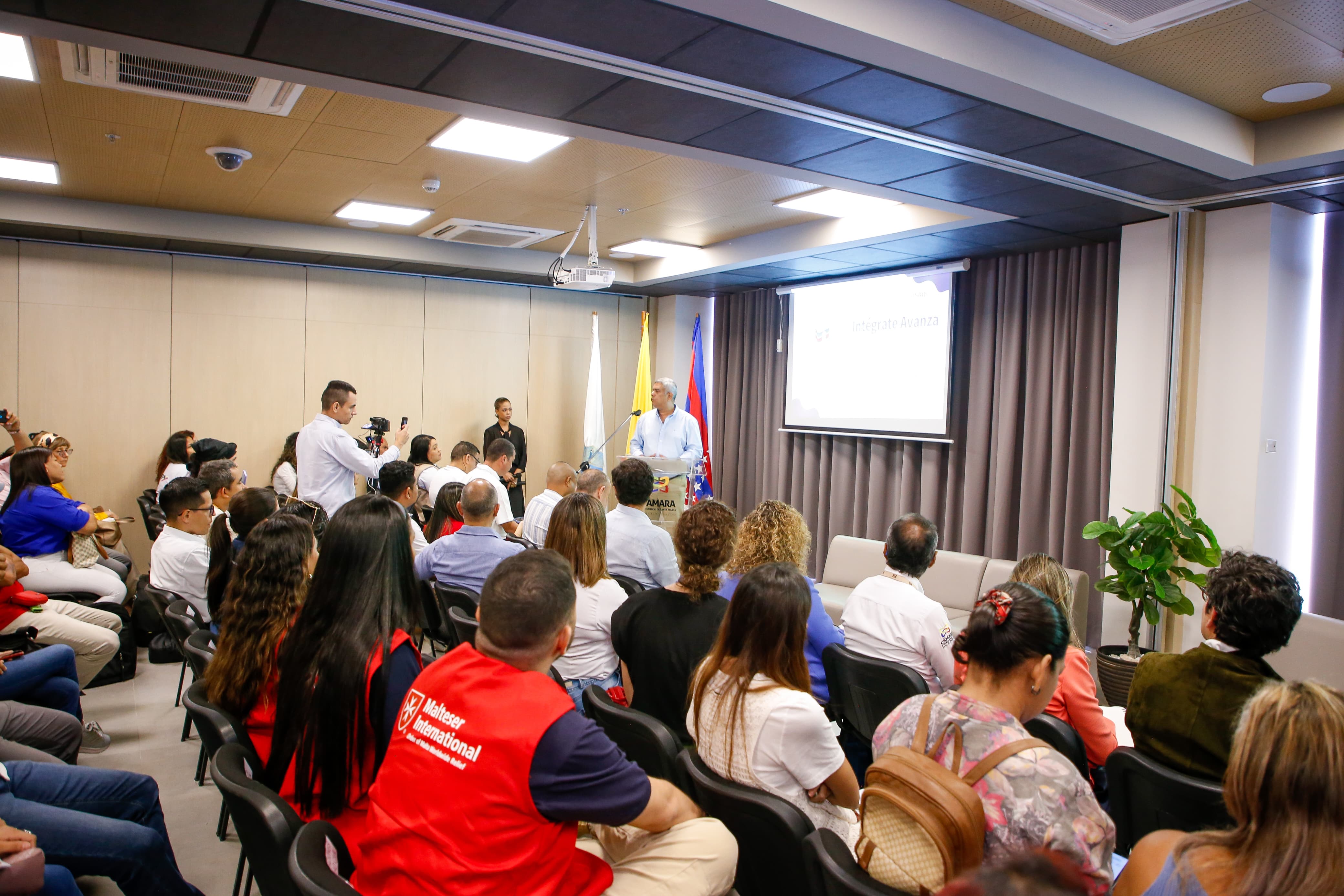 Alcaldía Distrital de Santa Marta y USAID ratifican apoyo a la población inmigrante