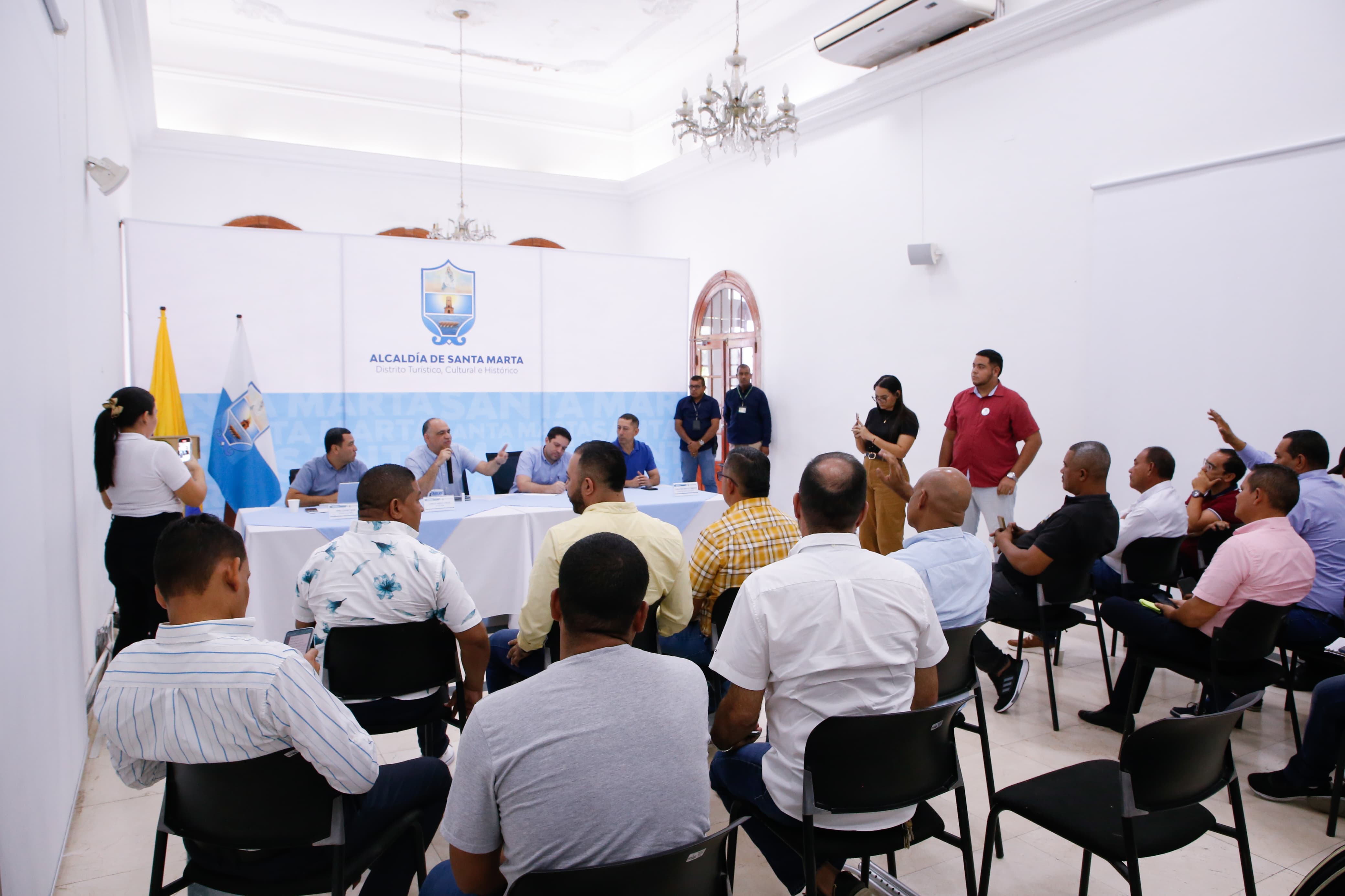 Alcaldía y el gremio taxistas logran consenso ante la nueva medida de pico y placa