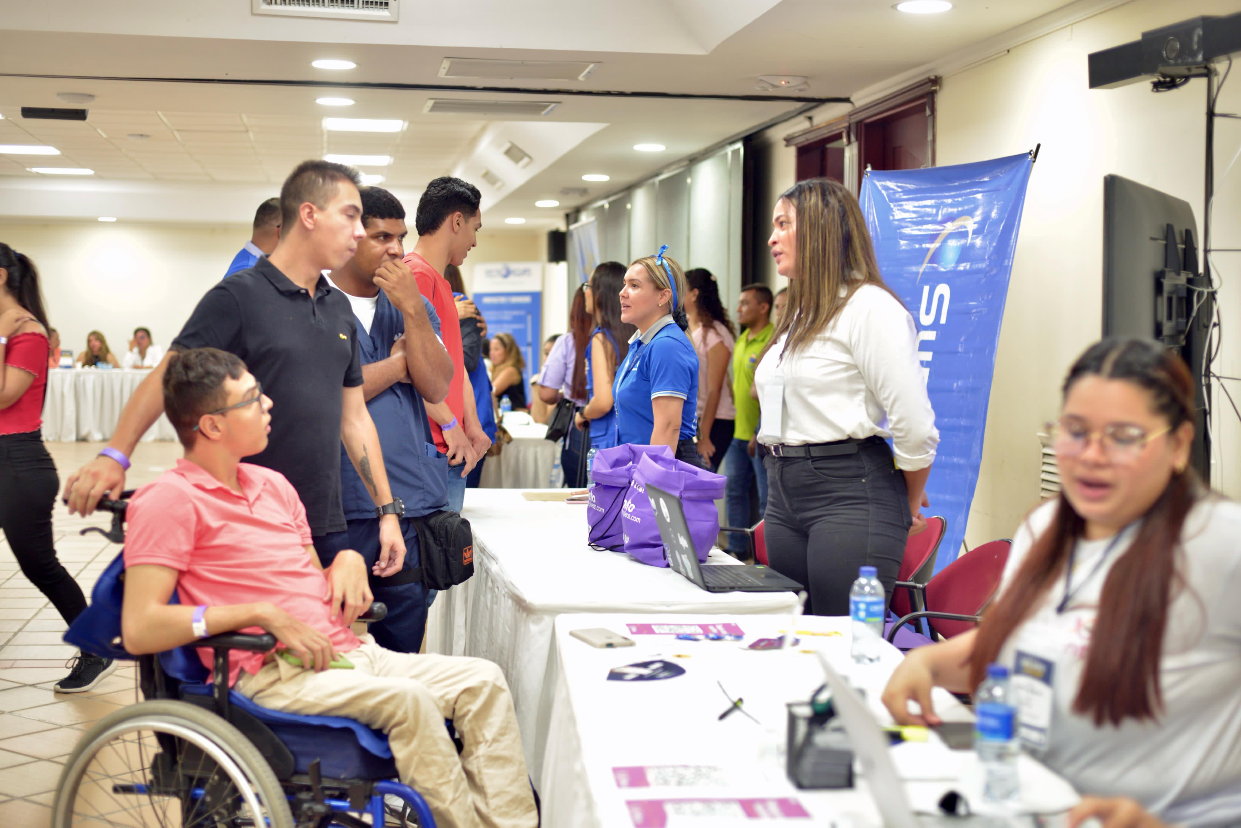 Alrededor_de_2.000_aspirantes_participaron_en_la_feria_laboral_“Santa_Marta_Emplea” Alrededor_de_2.000_aspirantes_participaron_en_la_feria_laboral_“Santa_Marta_Emplea”