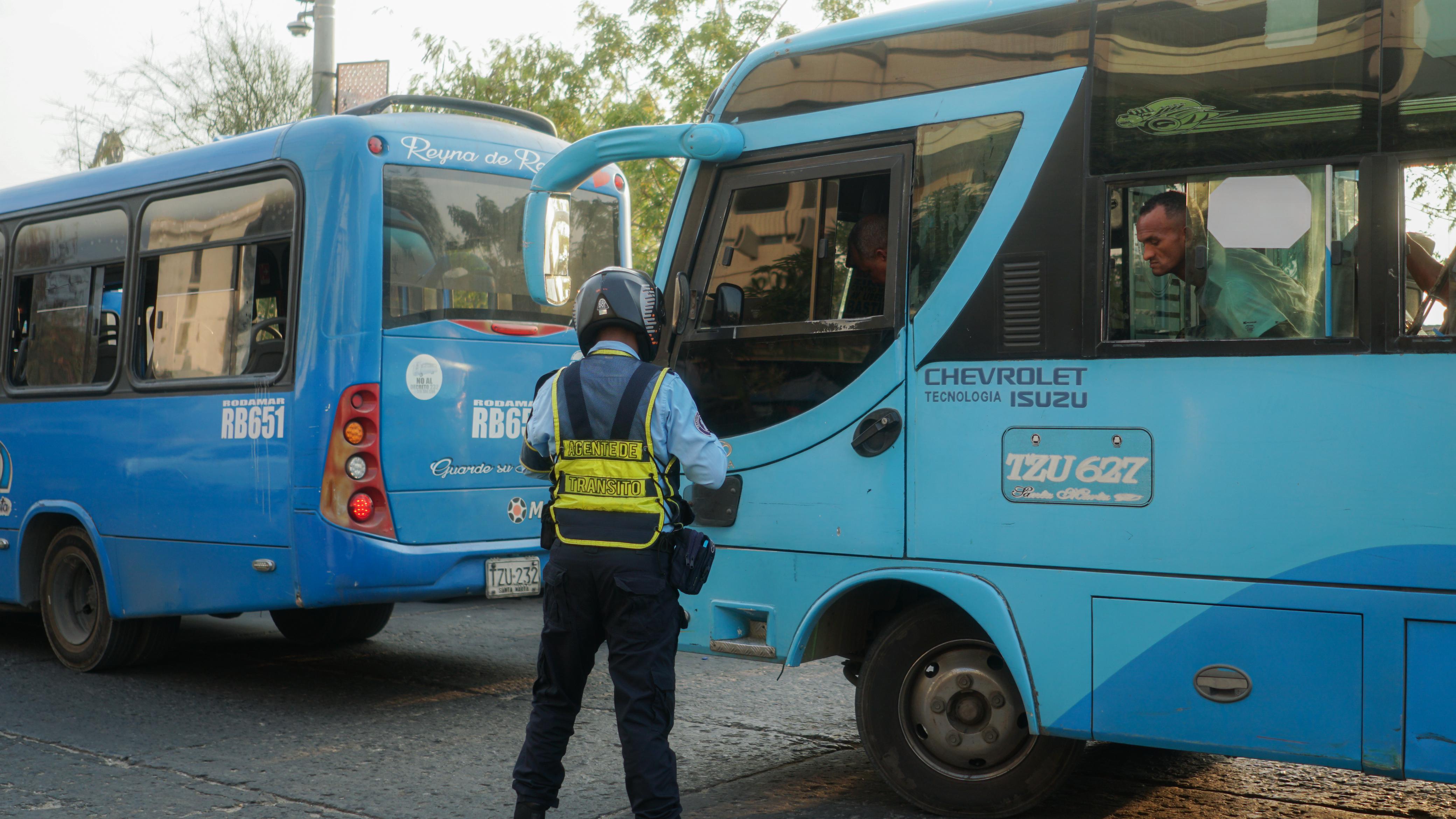 12_buses_de_servicio_público_fueron_inmovilizados_por_no_cumplir_con_la_normativa_de_la_revisión_técnico_mecánica