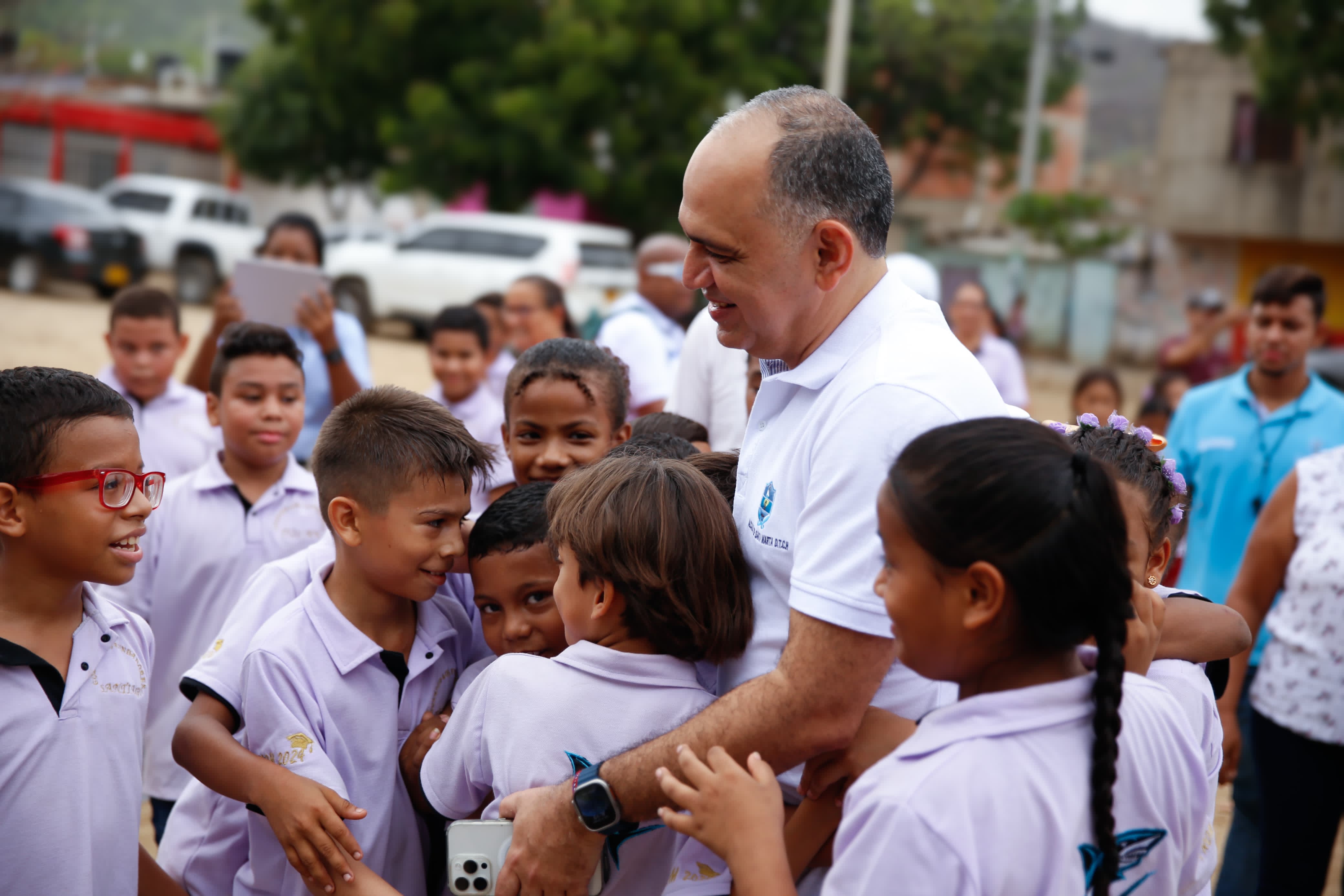 Carlos Pinedo Cuello: “Nuestro gobierno es en los barrios, en las calles y con las comunidades”.
