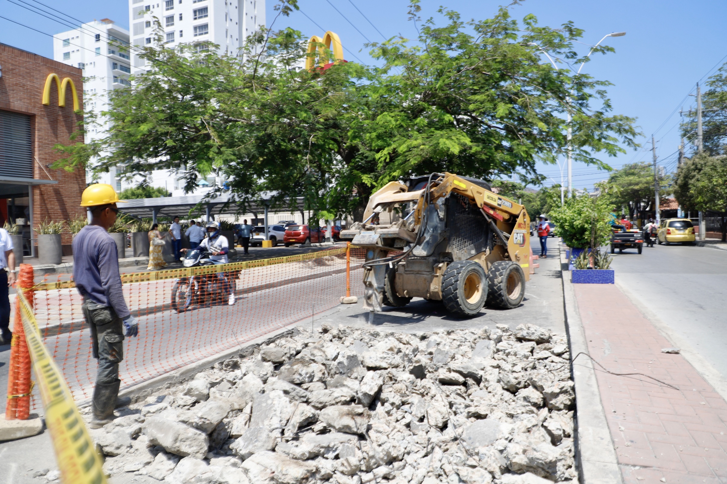  Alcaldía de Santa Marta continúa plan de reparcheo de vías urbanas 