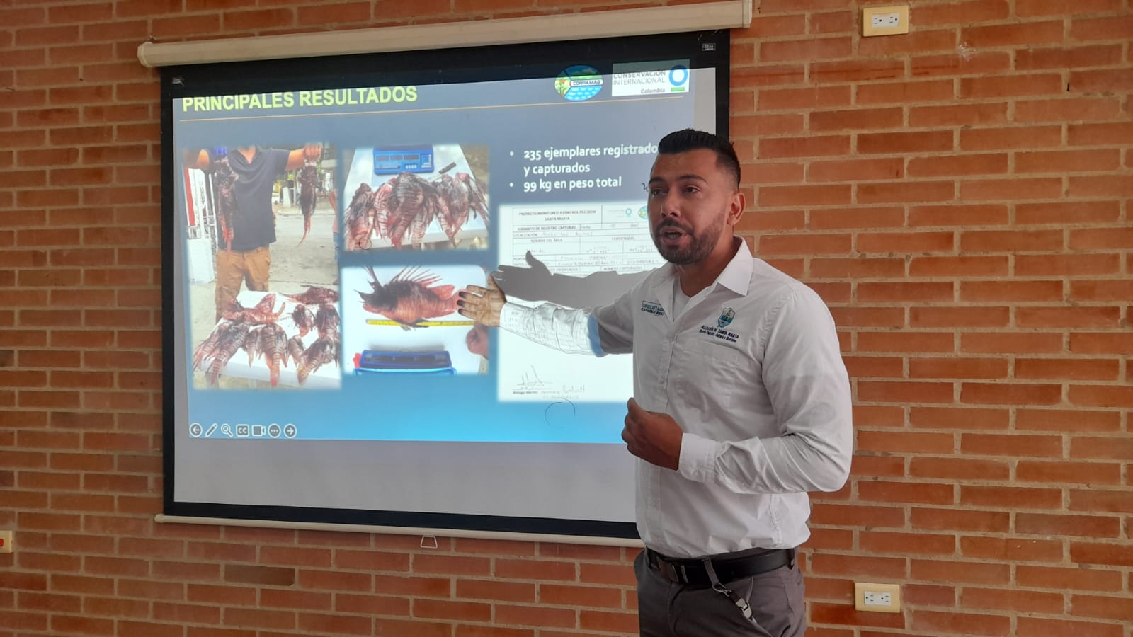 Pescadores artesanales reciben capacitación sobre el manejo del pez león