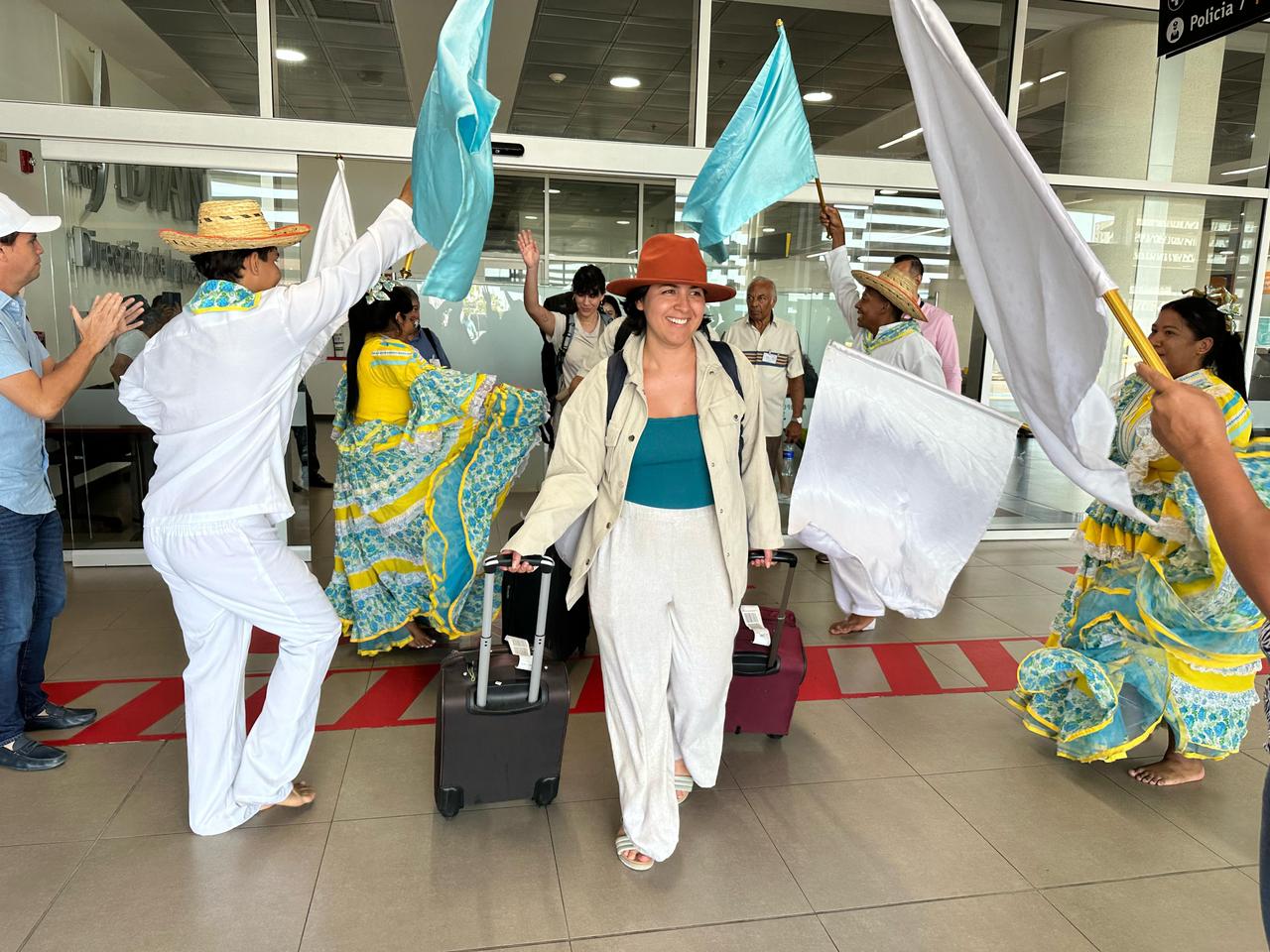 Indetur da la bienvenida a los pasajeros del primer vuelo directo de Clic Air en su nueva ruta Medellín - Santa Marta