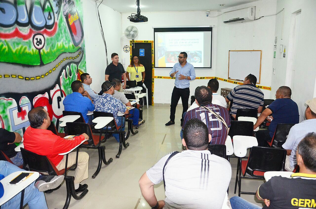 En atención al usuario, Distrito capacita a taxistas mal calificados en la APP Buen Taxi