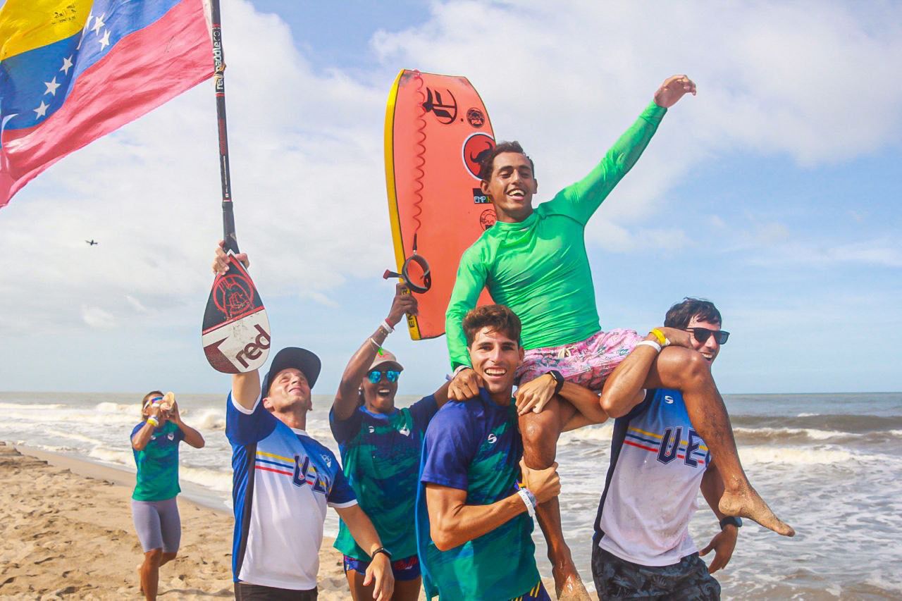 Colombia y Venezuela logran triunfos históricos en las finales de surf en los I Juegos Centroamericanos y del Caribe Mar y Playa