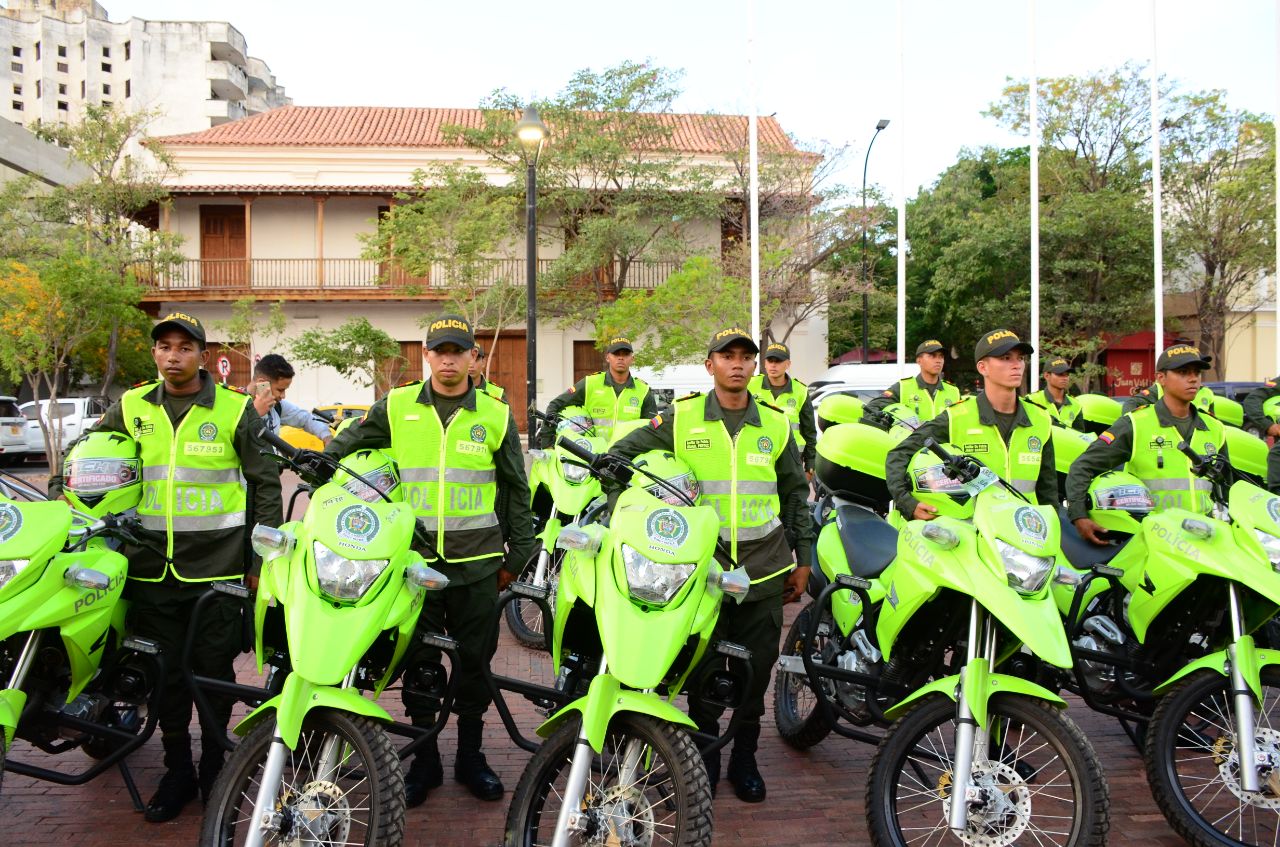 Distrito continúa fortaleciendo seguridad, entregó 45 motos y Dos patrullas a la Policía Metropolitana