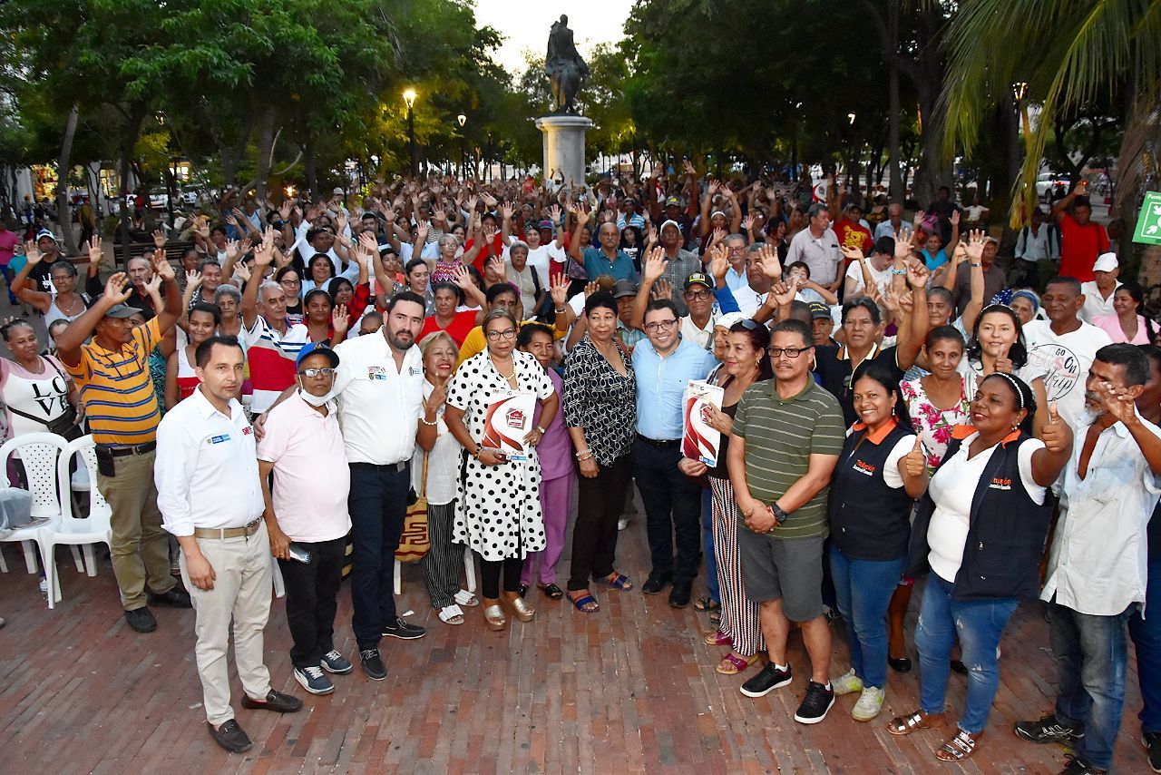 La entrega de títulos no se detiene: Alcalde Martínez entregó cuatrocientos nuevos títulos de propiedad