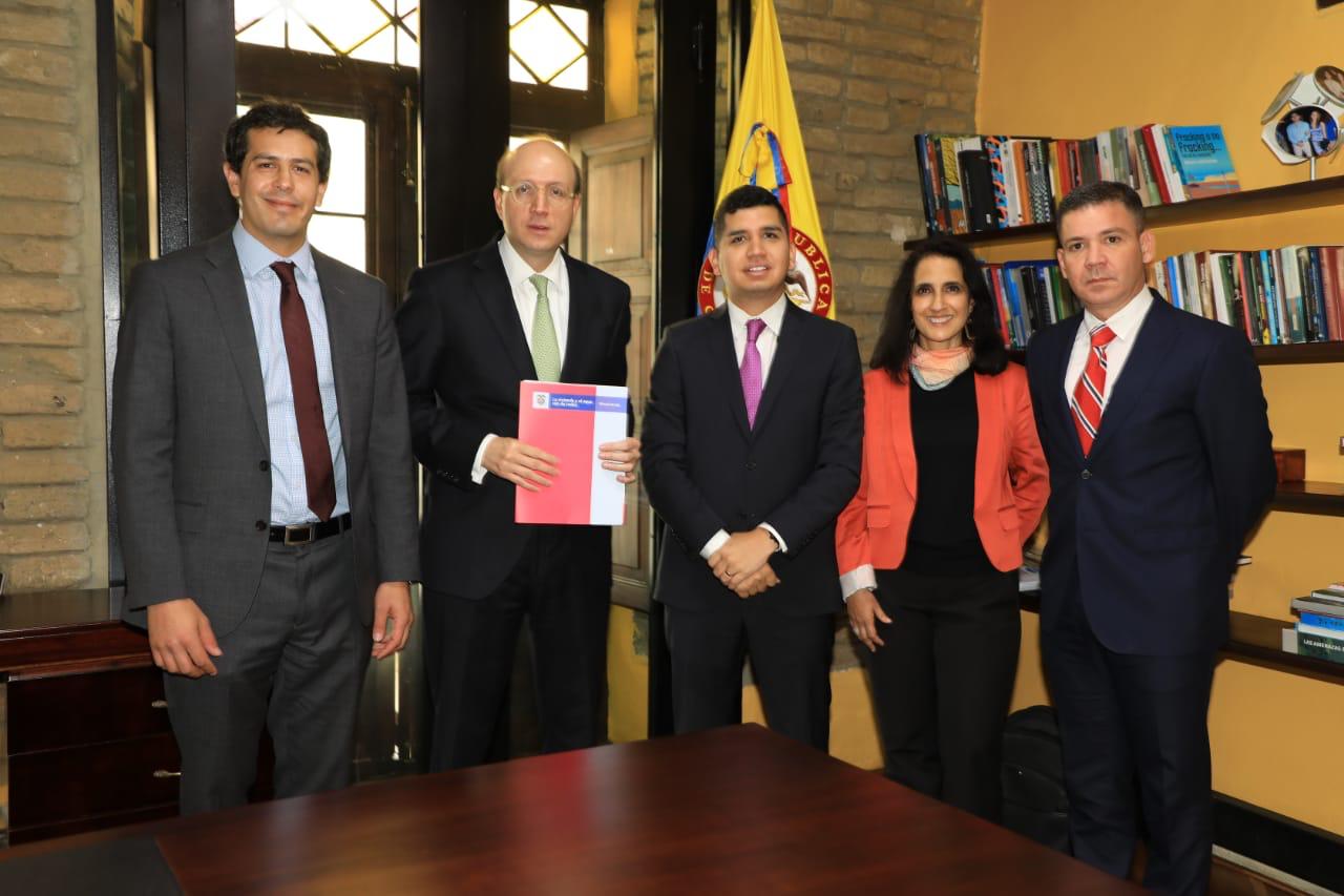 Minvivienda, Alcaldía Distrital y BID firman acuerdo para fortalecimiento institucional de la ESSMAR ESP