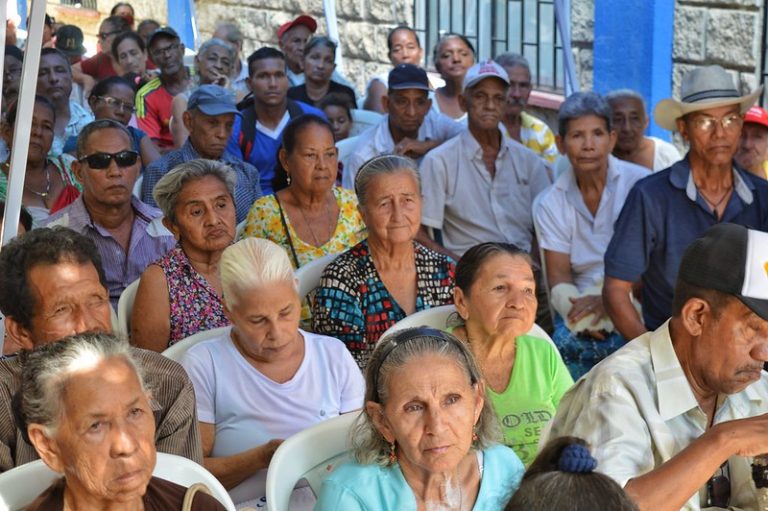 Mil adultos mayores están en riesgo de perder el subsidio de Colombia Mayor por no cobro