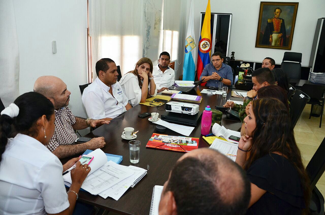 Autoridades del Distrito acuerdan atención contra amenazas a líderes de víctimas en la ciudad