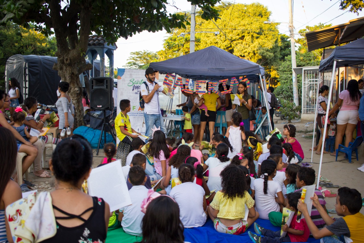 Niños del barrio Malvinas 'Jugaron en el Manzanares' con Galería Callejera de la EFAC