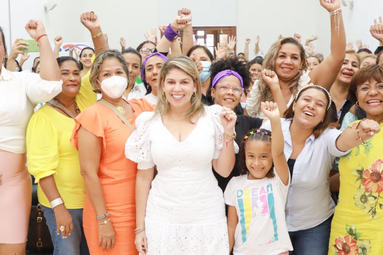 Gobierno de Virna Johnson acompaña integralmente a mujeres con cáncer de mama