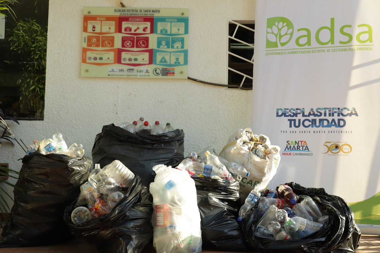 Samarios de 17 barrios vulnerables recogen miles de botellas plásticas para ‘Pesebres Ecológicos’