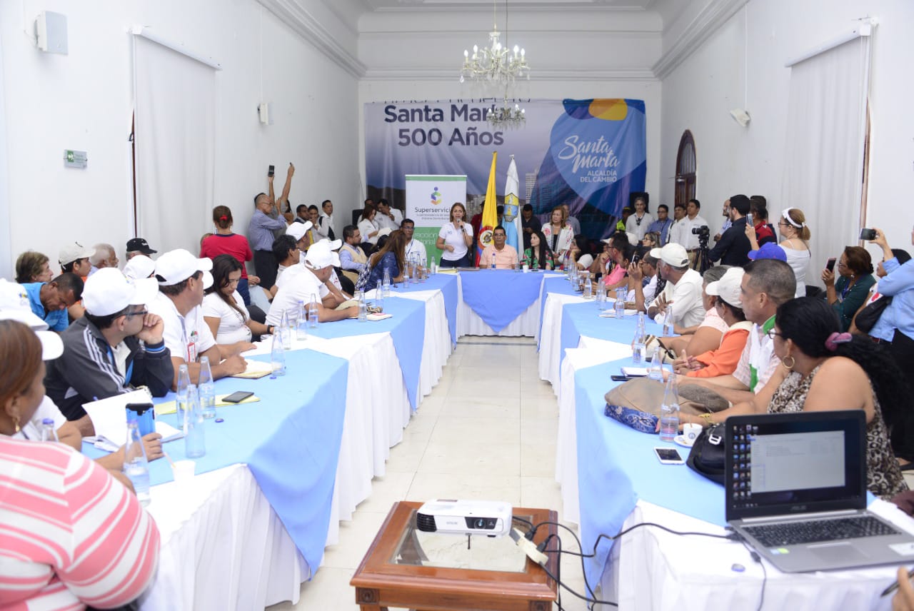 “Debemos trabajar unidos para encontrar la solución al problema de agua en la ciudad”: Ingrid Aguirre, gerente de la Essmar “Debemos trabajar unidos para encontrar la solución al problema de agua en la ciudad”: Ingrid Aguirre, gerente de la Essmar