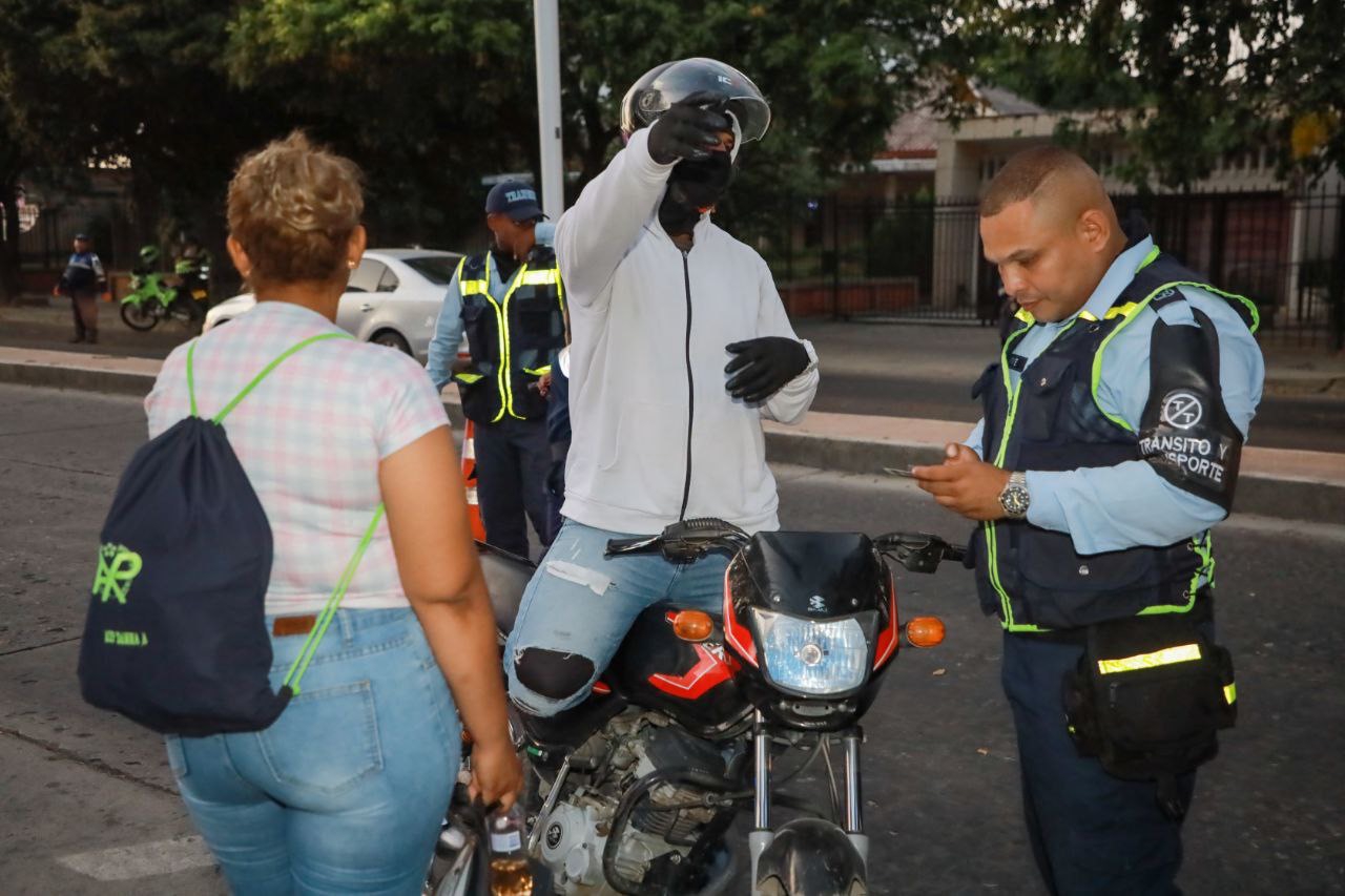 Alcaldía endurece operativos contra placas adulteradas y parrillero hombre