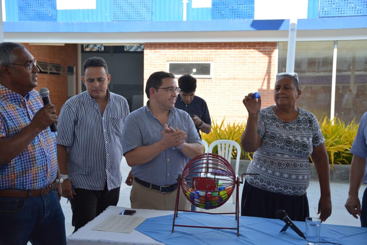 80 vendedores dignificados con nuevos puestos en la Plaza de Pescados y Mariscos del Mercado Público