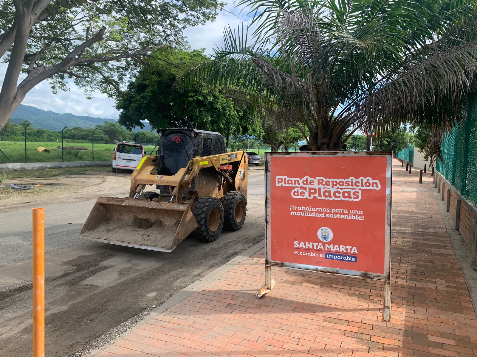 Alcaldía Distrital continúa trabajos de recuperación de la vía al aeropuerto