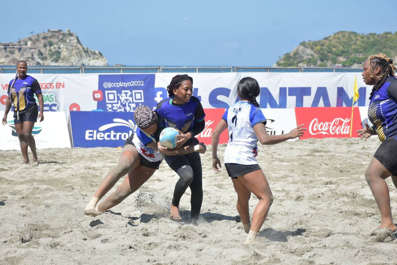 Las mujeres midieron ‘fuerza’ en rugby playa