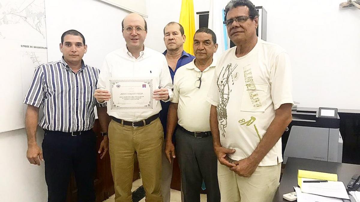 Alcalde (e) Andrés Rugeles recibe reconocimiento de la Liga de Boxeo del Magdalena