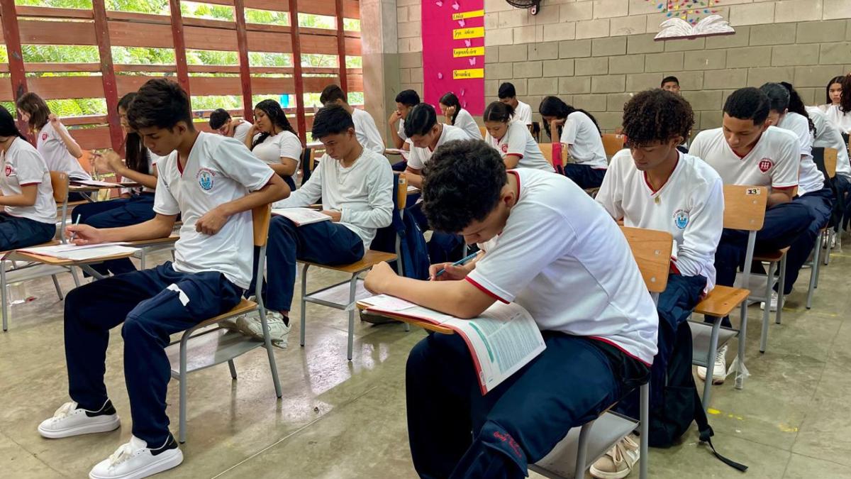 Más de 4.800 estudiantes de 11° del sector oficial de Santa Marta realizan simulacro de las Pruebas Saber