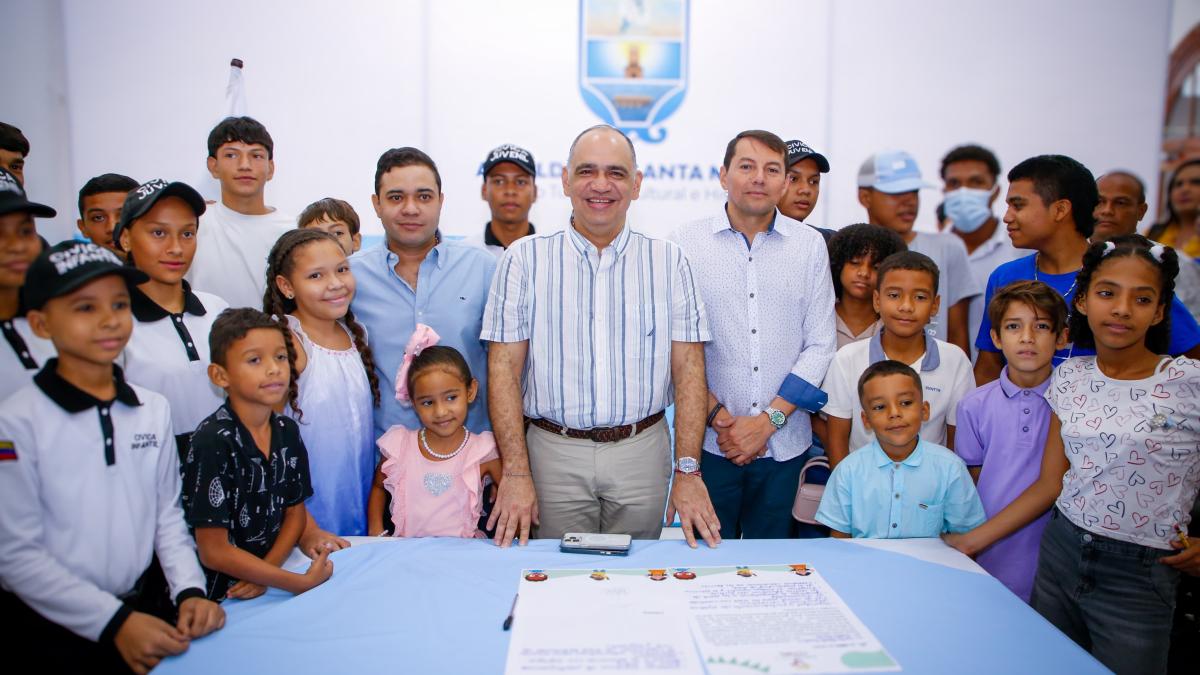  Alcalde Carlos Pinedo firma Pacto por la Niñez en la mesa de participación para la construcción del plan de desarrollo 