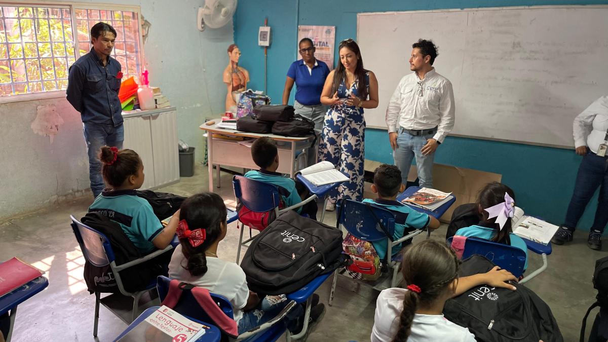 Secretaría de Educación y empresa Cenit entregan más de 2.800 kits escolares en IED de Don Jaca y Aeromar 