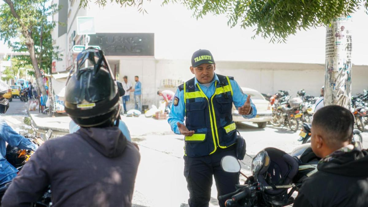 Alcaldía empieza regulación y control con 15 agentes de tránsito para la seguridad vial en el distrito