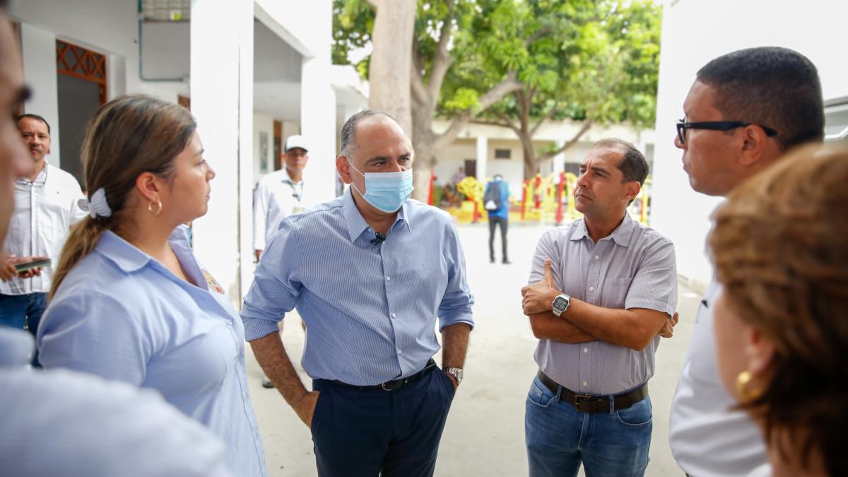 Alcalde Carlos Pinedo Cuello promete titular predios del Centro de Bienestar para Ancianos