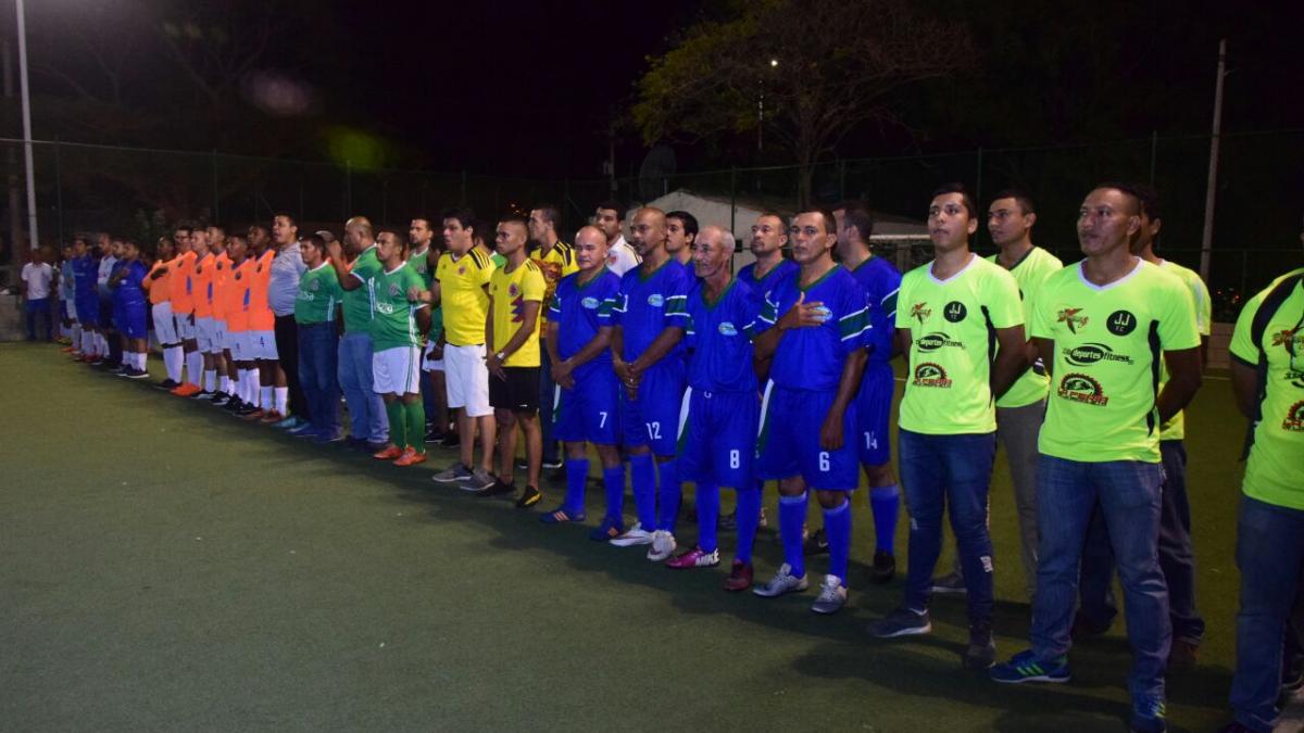 Con recolección de 1.600 botellas plásticas, Distrito inicia 1mer campeonato ambiental de fútbol-sala