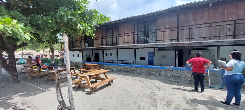 Distrito suspende la construcción de baños en zona de playa de Plenomar